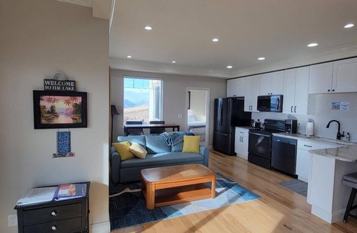 Chelan House | Charming 2-bedroom house in delightful Chelan with WiFi Helicopter tours, view