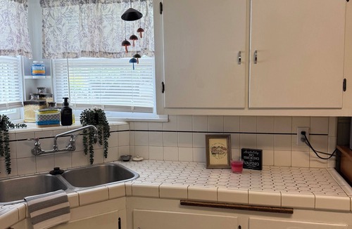 Hondo House | Charming 2-bedroom house in welcoming quiet Hondo w HEAT AC, WiFi, cable