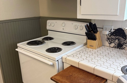 Hondo House | Charming 2-bedroom house in welcoming quiet Hondo w HEAT AC, WiFi, cable