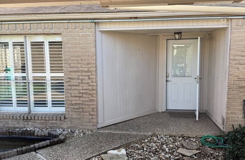Barker House | Charming 2-bedroom, private, pool house in fantastic Houston