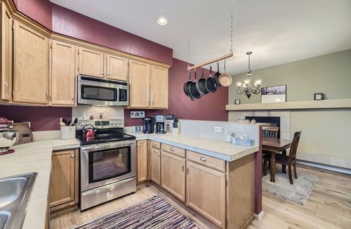 Littleton House | Charming 2-bedroom townhome Fully Furnished