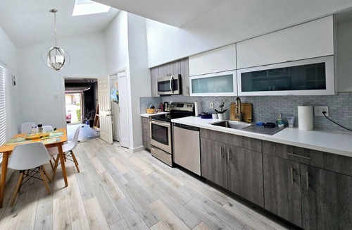 George Bush Park/Eldridge House | Charming 2-bedroom townhome in energy corridor, FULL of light