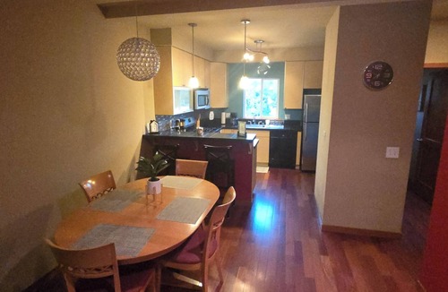 Brighton House | Charming 2-bedroom townhome with WiFi, AC in enchanting Seattle