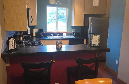 Brighton House | Charming 2-bedroom townhome with WiFi, AC in enchanting Seattle