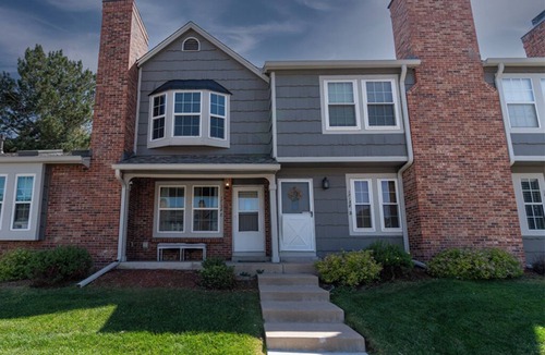 Prides Crossing House | Charming 2-bedroom townhome with AC, WiFi in enchanting Aurora