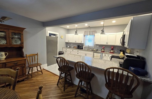 Mount Carmel House | Charming 2-bedroom bungalow with WiFi and AC in serene Mount Carmel