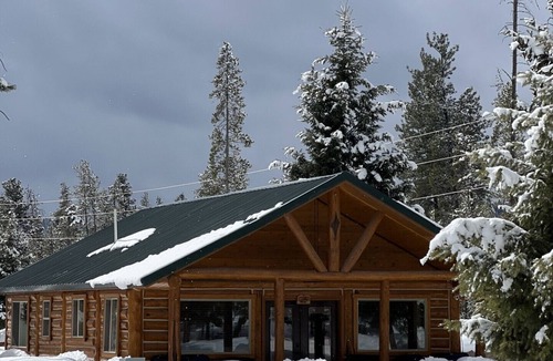 Seeley Lake Cabin | Charming 2-bedroom cabin with bonus loft, pet-friendly in Seeley Lake