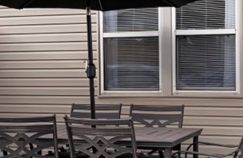 Brookline Station Apartment | Charming 2-bedroom apartment with AC, WiFi in delightful Springfield