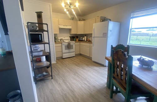 Paluxy Cabin | Charming 2 bedroom/1bath ranch bunk house located just outside Stephenville.