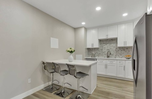 Aurora House | Charming 2-bedroom walkout basement house with WiFi, AC in pleasant Aurora