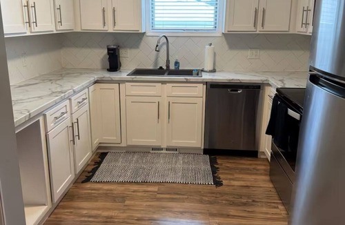 Manhattan House | Charming 2-bedroom within walking distance of Football, Basketball & Baseball.