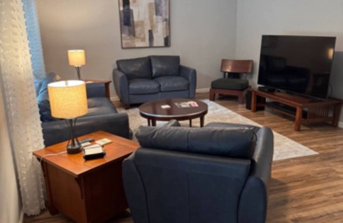 Manhattan House | Charming 2-bedroom within walking distance of Football, Basketball & Baseball.