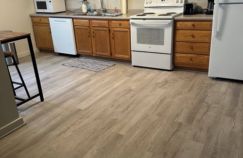 Wabash Apartment | Charming 2-bedroom with king and queen beds, large living room open to kitchen
