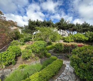 Cougar Mountain Bed & Breakfast | Charming 2 beds 1 bath room good for business and vocation