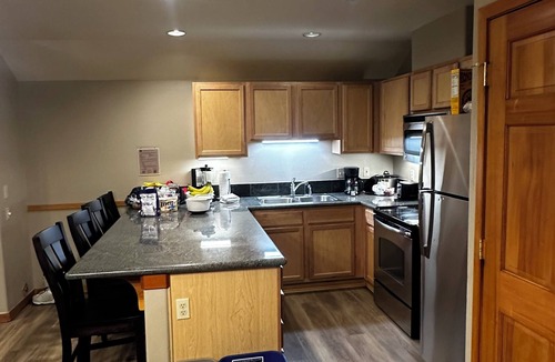 Four O'Clock Resort | Charming 2bedroom/2 bath w/studio lock off ski in/ski out - Feb 14-21