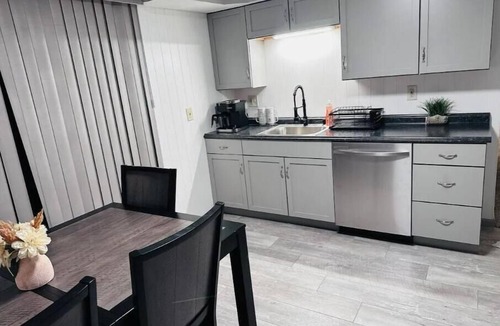 Overland House | Charming 2BR home with a garage