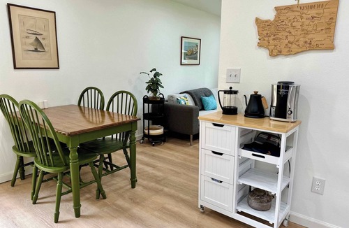 Columbia Apartment | Charming 2BR in Columbia – Walkable & Pet-Friendly