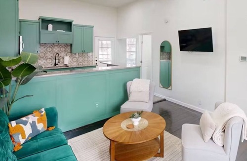 Mahncke Park House | Charming 2BR Retreat w/Private Yard – Walk to Botanical Gardens & Near Fort Sam