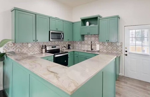 Mahncke Park House | Charming 2BR Retreat w/Private Yard – Walk to Botanical Gardens & Near Fort Sam