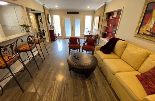 MacGregor House | Charming 3/3 Home Near Med Cntr & UH on serene cul-de-sac with fabulous Backyard