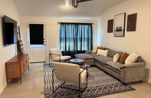 Copperas Cove Apartment | Charming 3-bedroom home with WiFi, King bed in fabulous Copperas Cove