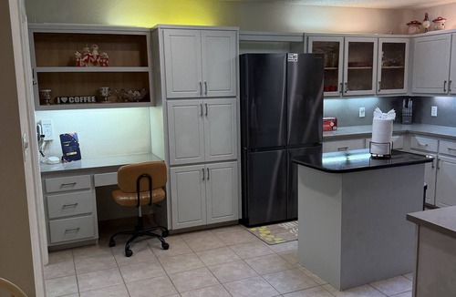 Lubbock Cabin | Charming 3-bedroom 2 bathroom lodge with AC, WiFi in delightful Lubbock .