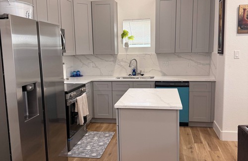 Houston Apartment | Charming 3-bedroom apartment with AC in vibrant Houston
