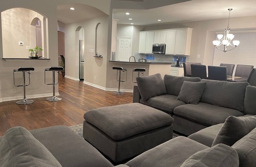 West Arlington House | Charming 3-bedroom estate with game room, remote work spaces near Lake Arlington
