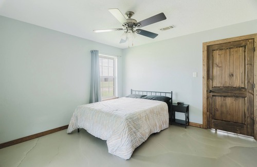 Wise County House | Charming 3-bedroom farmhouse in serene Boyd
