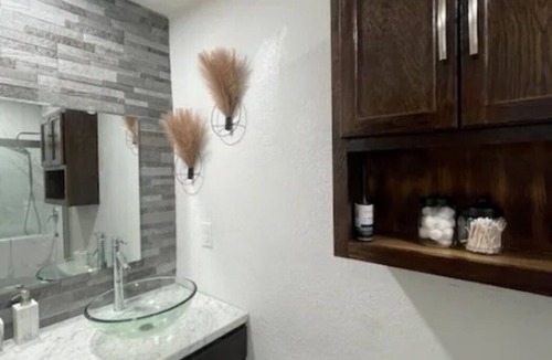 Fort Worth Cultural District House | Charming 3-bedroom house in delightful Fort Worth with WiFi, AC