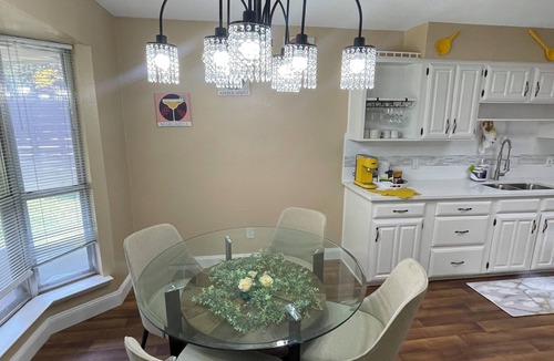 South Arlington House | Charming 3-bedroom house in peaceful Arlington with WiFi, AC