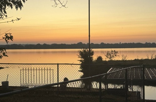 Dennis House | Charming 3-bedroom house with WiFi and a relaxing back porch on Lake Granbury