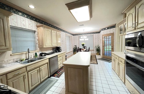 Bedford House | Charming 3-bedroom house near AT&T Stadium, Six Flag, DFW Airport