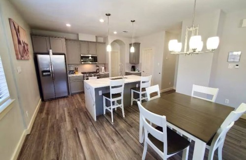 Central Business District House | Charming 3-bedroom house with AC, WiFi in enjoyable Houston
