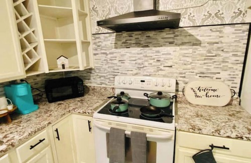 Uptown House | Charming 3-bedroom house in wonderful Memphis with WiFi, AC