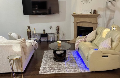 Lincoln Park House | Charming 3-bedroom house with AC in serene Aubrey