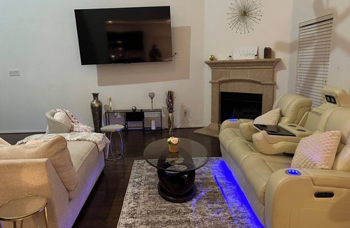 Lincoln Park House | Charming 3-bedroom house with AC in serene Aubrey