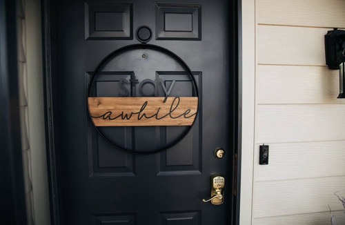 Canyon House | Charming 3-bedroom house with privacy fence backyard in quaint Canyon.