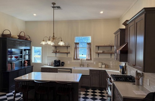 Cuero House | Charming 3-bedroom house with WiFi and AC in Cuero
