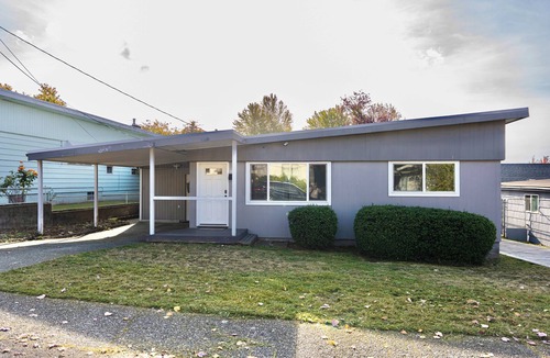 Renton House | Charming 3-bedroom house with AC in relaxing Renton