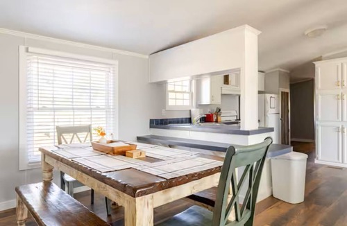 Wheatland House | Charming 3-bedroom house with WiFi and AC in wonderful Yukon