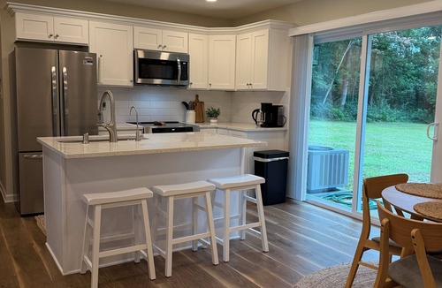 Fisher House | Charming 3-bedroom house with AC, WiFi in wonderful Many