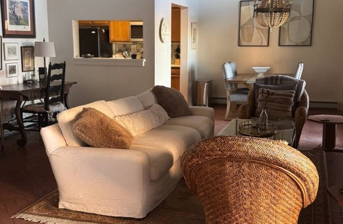 Southside House | Charming 3-bedroom townhome in SE Santa Fe AC & WiFi. Monthly + rentals.