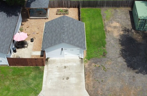 Russellville House | Charming 3-bedroom house with AC and WiFi in Russellville!