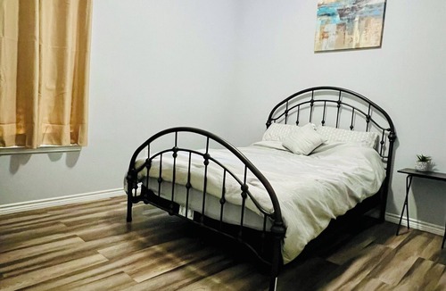 Valley View House | Charming 3-bedroom farmhouse with WiFi, AC in scenic Valley View