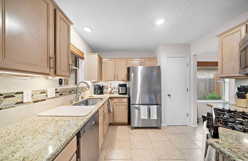 Tomball House | Charming 30+ day stay - 3-bedroom home - Tomball with WiFi, AC
