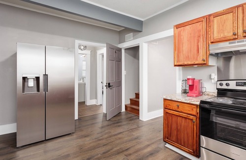 North Florence House | Charming 4-bedroom 3bath house in terrific Florence with WiFi, AC