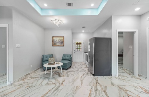 Southeast Houston House | Charming 4-bedroom 4-bathroom entertainment home in Houston.