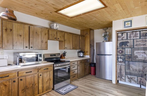 Springerville Cabin | Charming 4-bedroom cabin in Eagar perfect for your getaway