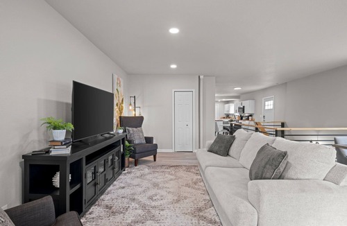 Pueblo House | Charming 4-bedroom house with AC, WiFi in delightful Pueblo